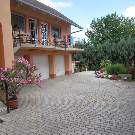 Szecsenyi Apartman เฮวิซ ภายนอก รูปภาพ