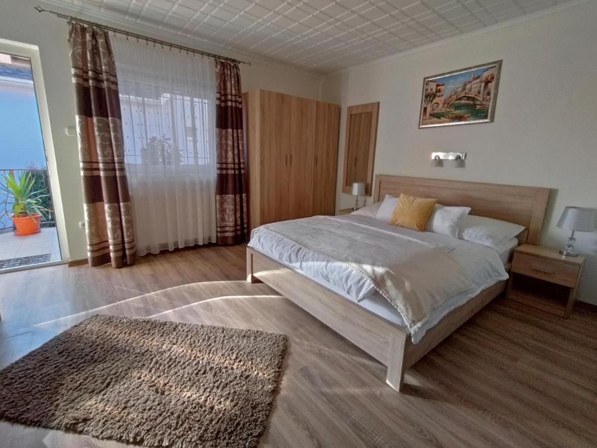 Szecsenyi Apartman เฮวิซ ภายนอก รูปภาพ