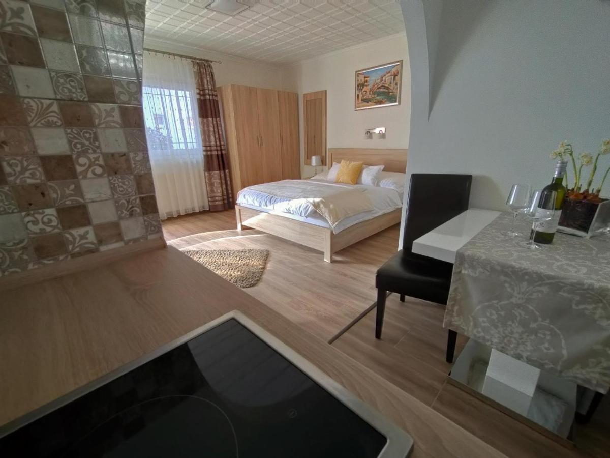 Szecsenyi Apartman เฮวิซ ภายนอก รูปภาพ