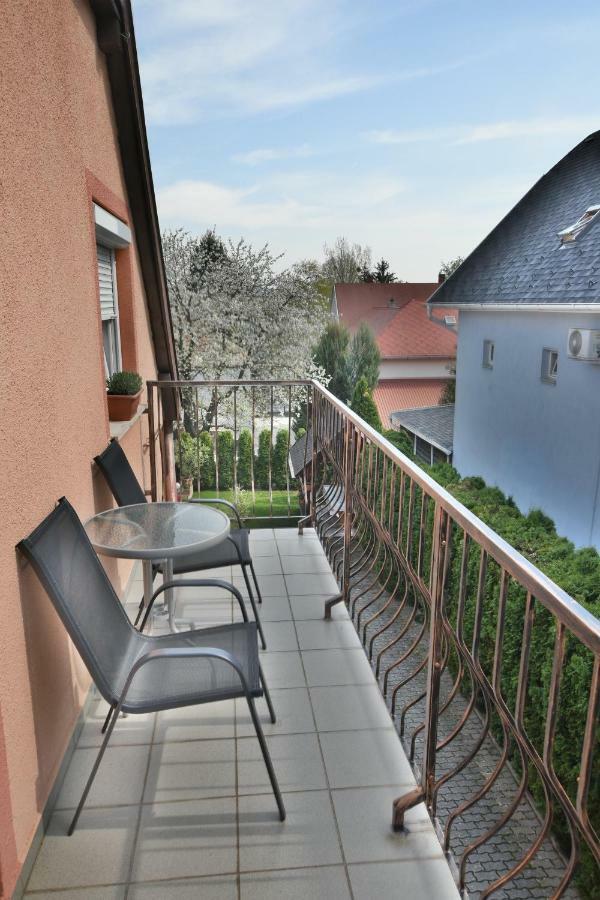 Szecsenyi Apartman เฮวิซ ภายนอก รูปภาพ