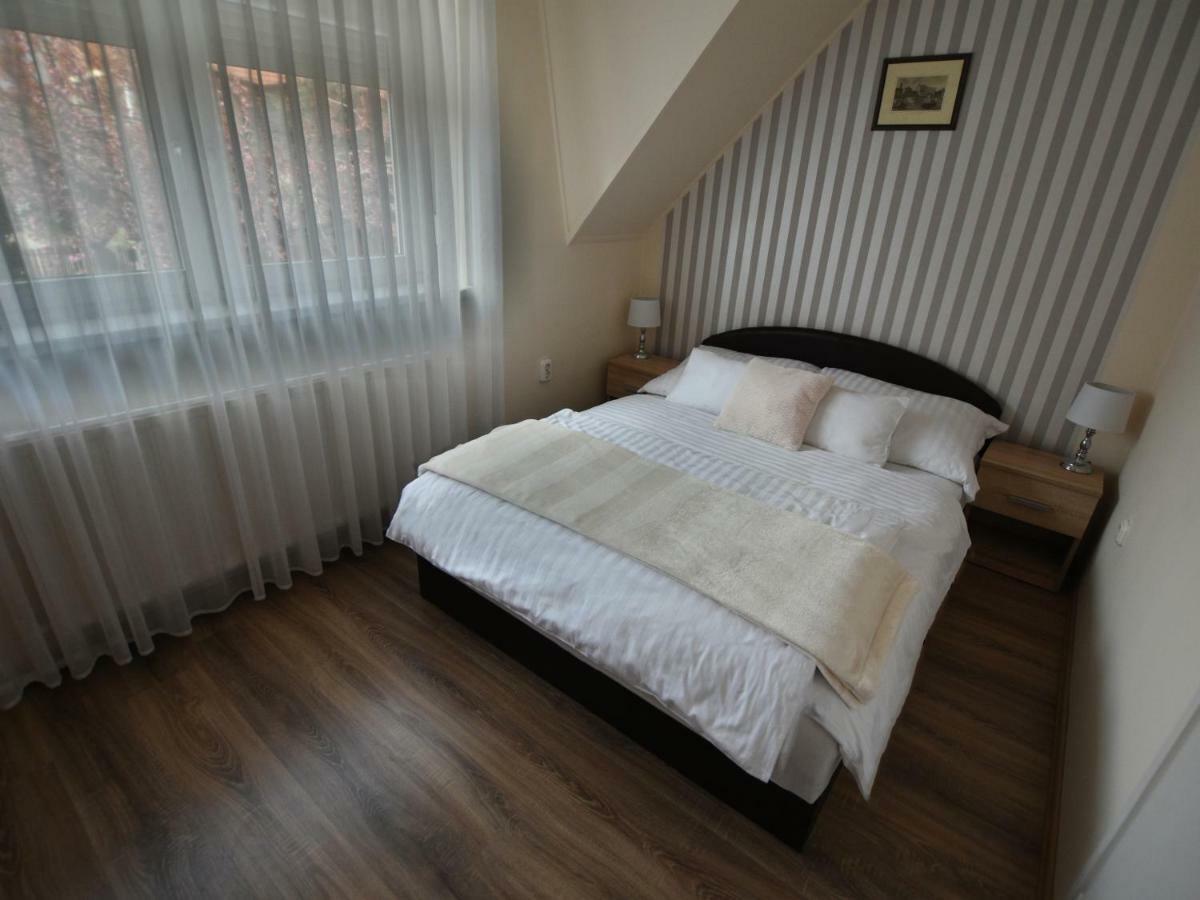 Szecsenyi Apartman เฮวิซ ภายนอก รูปภาพ
